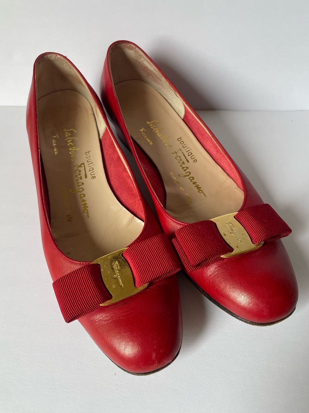 Classic Salvatore Ferragamo Red Leather Vara Bow Pumps Dress Shoes Size 6